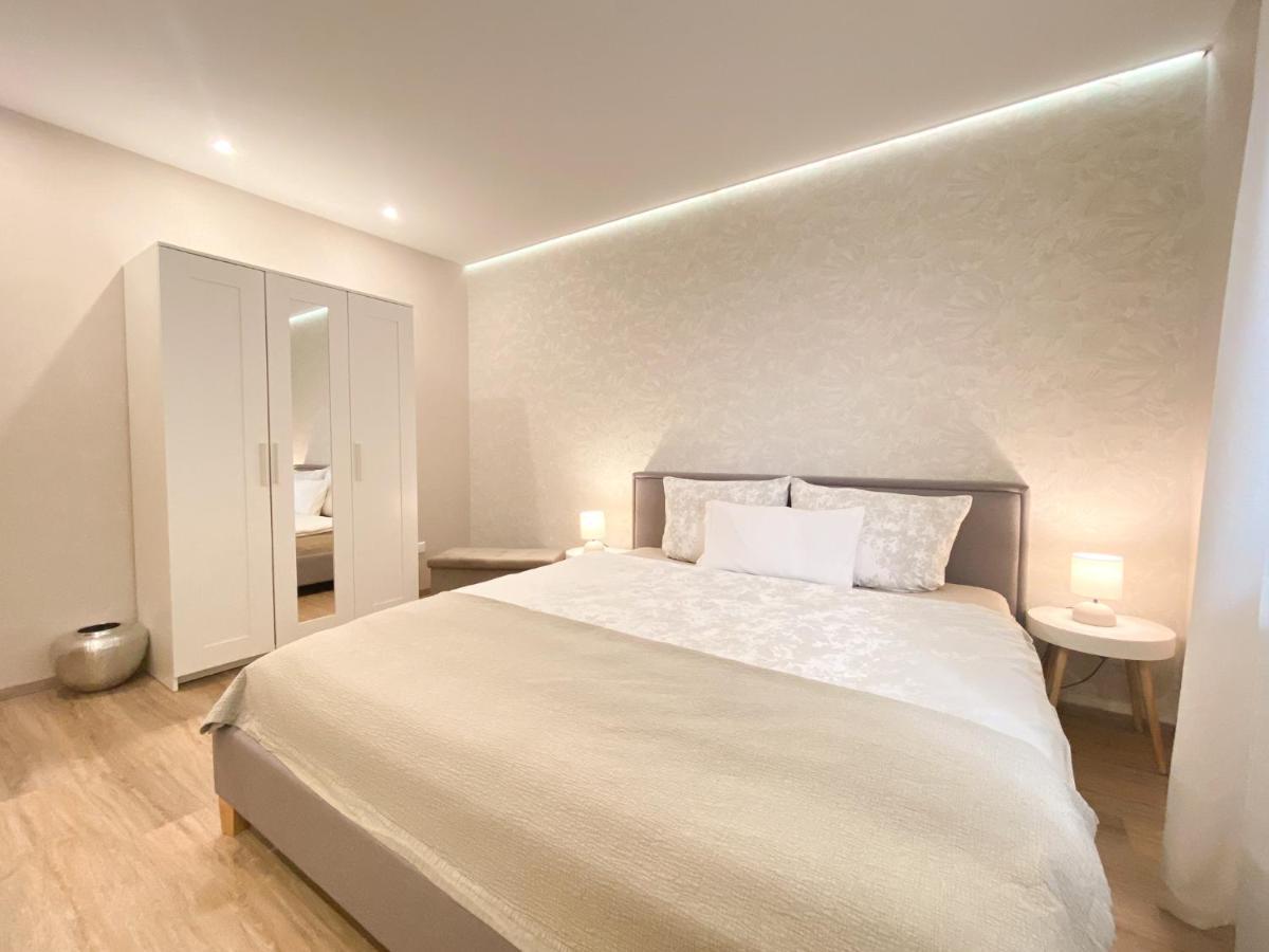 Modernes Apartment In Zentrumsnaehe Mit Eigenem Stellplatz Baden-Baden Bagian luar foto