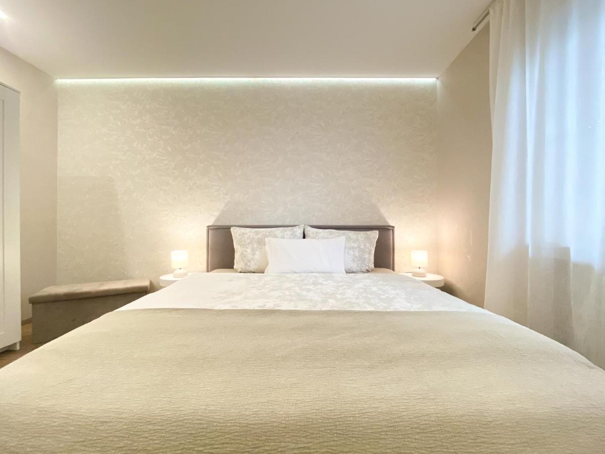 Modernes Apartment In Zentrumsnaehe Mit Eigenem Stellplatz Baden-Baden Bagian luar foto
