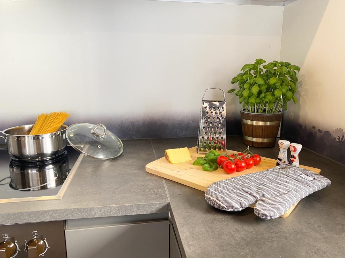 Modernes Apartment In Zentrumsnaehe Mit Eigenem Stellplatz Baden-Baden Bagian luar foto